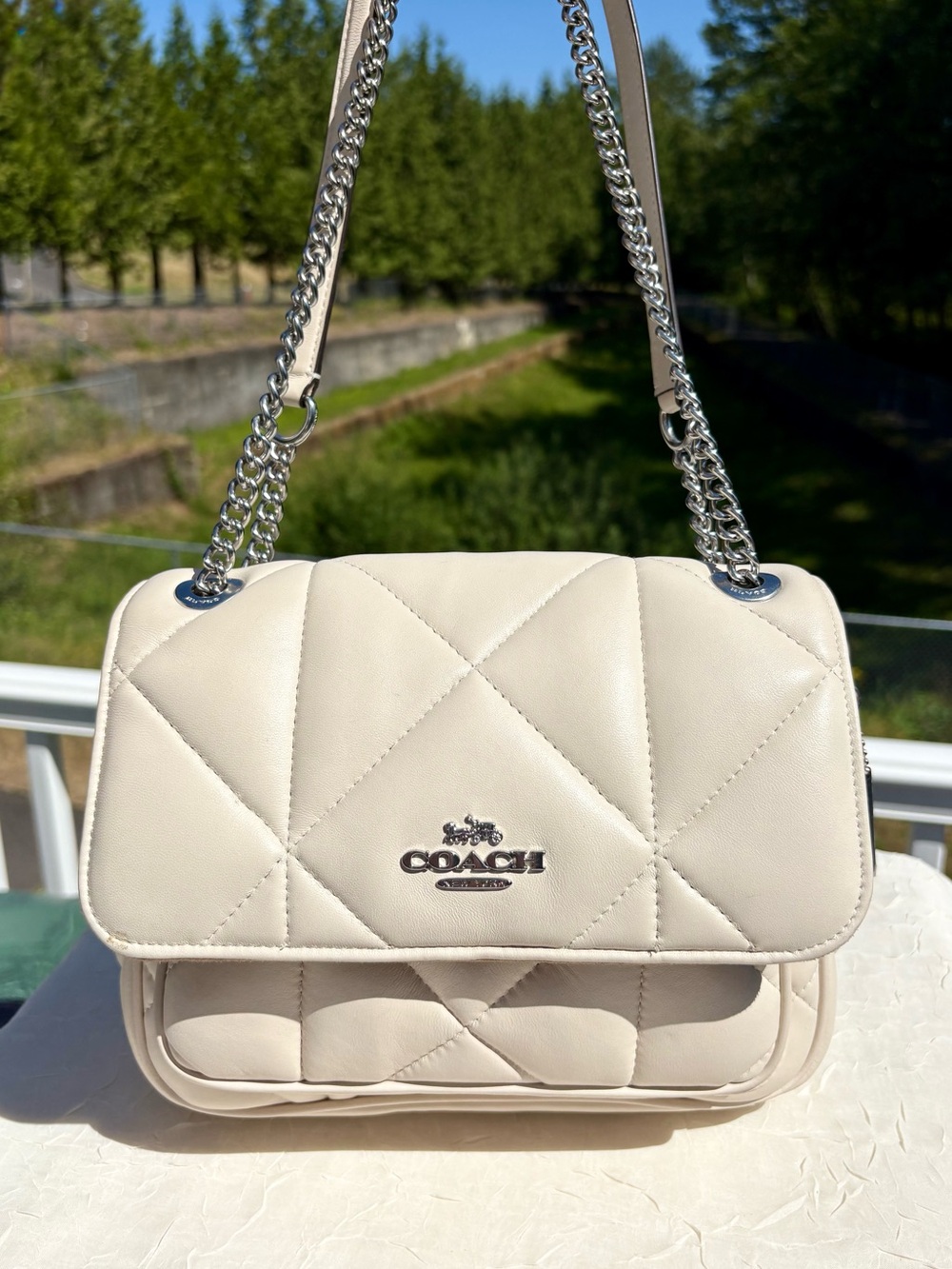 COACH Klare Crossbody 25
With Puffy Diamond Quilting CJ611